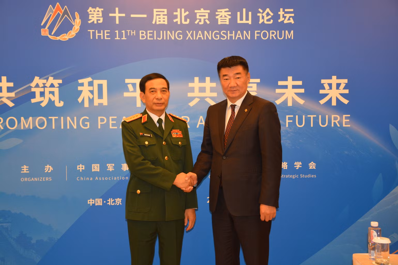 Đại tướng Phan Văn Giang gặp Bộ trưởng Bộ Quốc phòng Mông Cổ Byambatsogt Sandag. Đại tướng Phan Văn Giang gặp Bộ trưởng Bộ Quốc phòng Mông Cổ Byambatsogt Sandag.