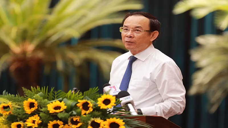 Đồng chí Nguyễn Văn Nên, Ủy viên Bộ Chính trị, Bí thư Thành ủy Thành phố Hồ Chí Minh phát biểu tại hội nghị (Ảnh: Hoàng Triều)