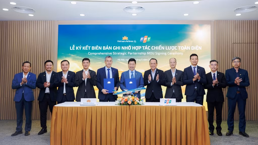 Lễ ký kết biên bản ghi nhớ Hợp tác chiến lược toàn diện giữa FPT và Vietnam Airlines. Lễ ký kết biên bản ghi nhớ Hợp tác chiến lược toàn diện giữa FPT và Vietnam Airlines.