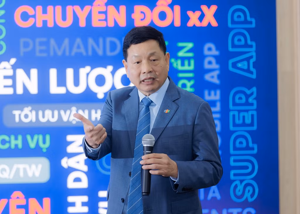 Ông Trương Gia Bình - Chủ tịch HĐQT Tập đoàn FPT chia sẻ về việc xây dựng và quản lý chiến lược của doanh nghiệp trong bối cảnh chuyển đổi số quốc gia. Ông Trương Gia Bình - Chủ tịch HĐQT Tập đoàn FPT chia sẻ về việc xây dựng và quản lý chiến lược của doanh nghiệp trong bối cảnh chuyển đổi số quốc gia.