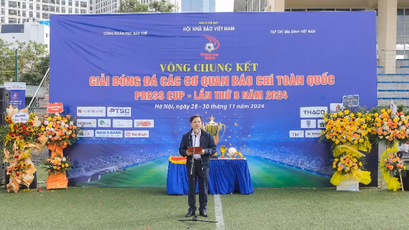 Nhà báo Hồ Minh Chiến, Tổng Biên tập Tạp chí Gia Đình Việt Nam, Trưởng Ban tổ chức giải phát biểu khai mạc.
