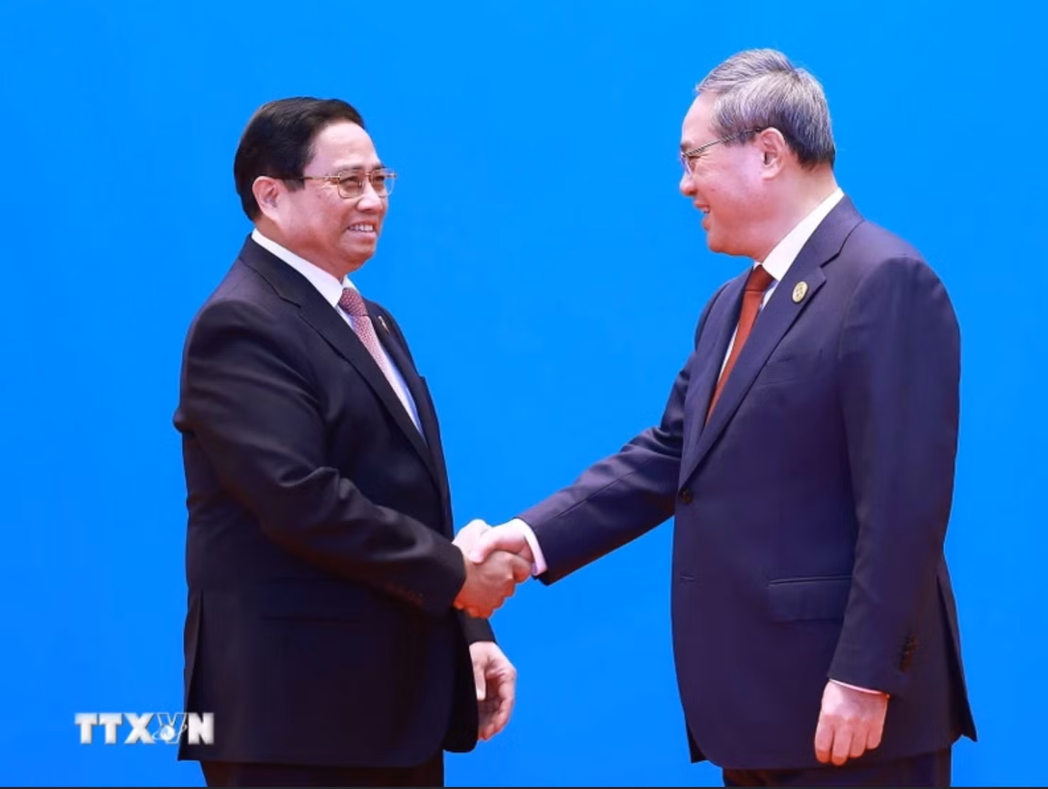 Thủ tướng Trung Quốc Lý Cường đón Thủ tướng Phạm Minh Chính đến dự Hội nghị GMS mở rộng lần thứ 8. Thủ tướng Trung Quốc Lý Cường đón Thủ tướng Phạm Minh Chính đến dự Hội nghị GMS mở rộng lần thứ 8.