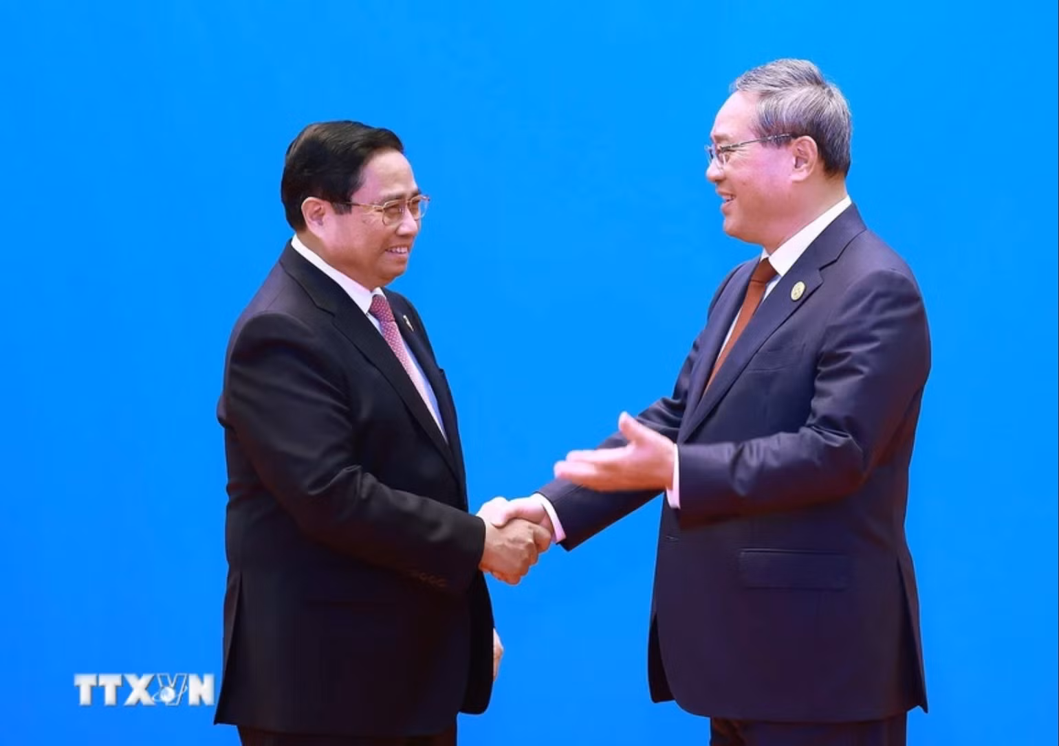 Thủ tướng Trung Quốc Lý Cường đón Thủ tướng Phạm Minh Chính đến dự Hội nghị GMS mở rộng lần thứ 8. Thủ tướng Trung Quốc Lý Cường đón Thủ tướng Phạm Minh Chính đến dự Hội nghị GMS mở rộng lần thứ 8.