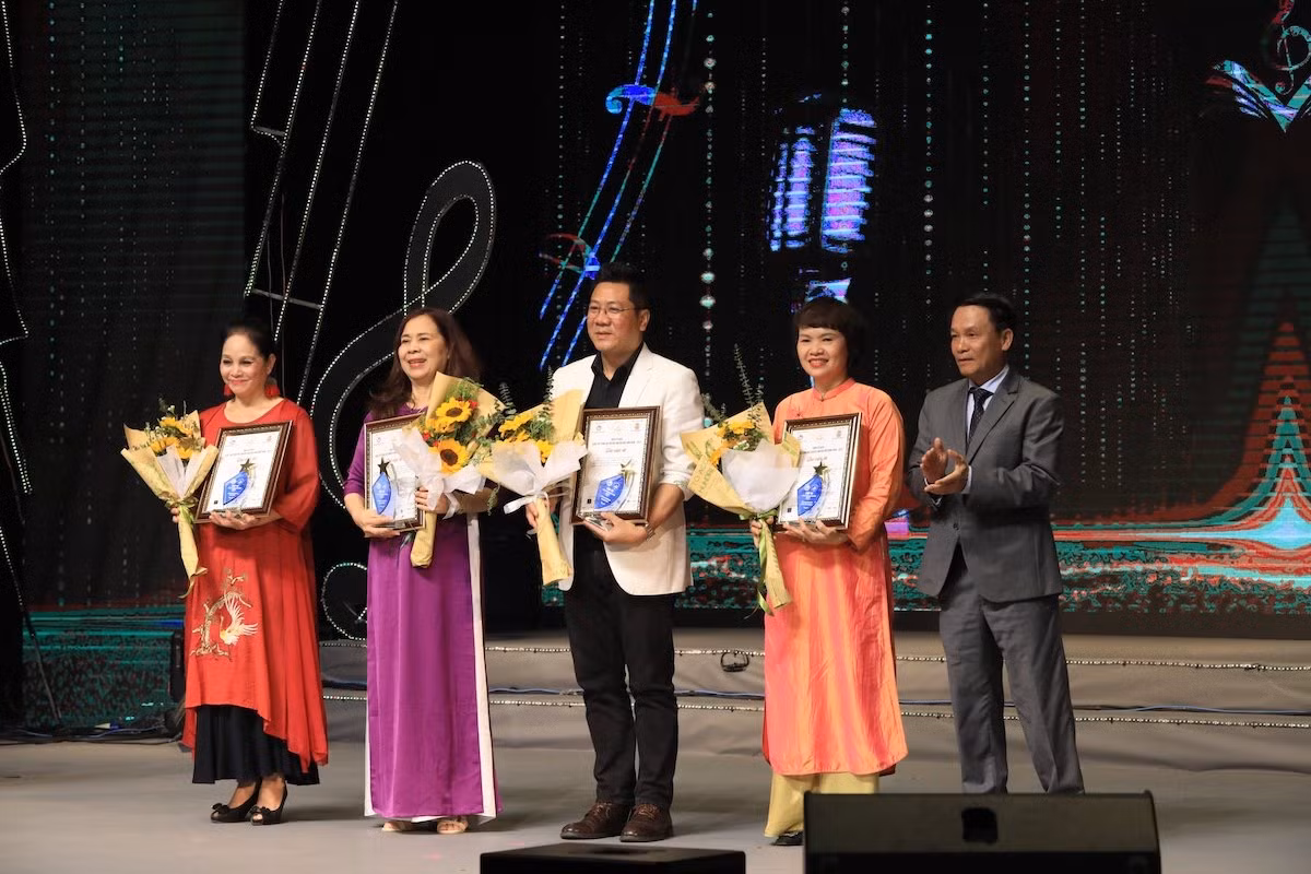 Thí sinh Phạm Công Thành, giảng viên Đại học Văn hóa Nghệ thuật quân đội (Hà Nội) được trao giải Nhất.