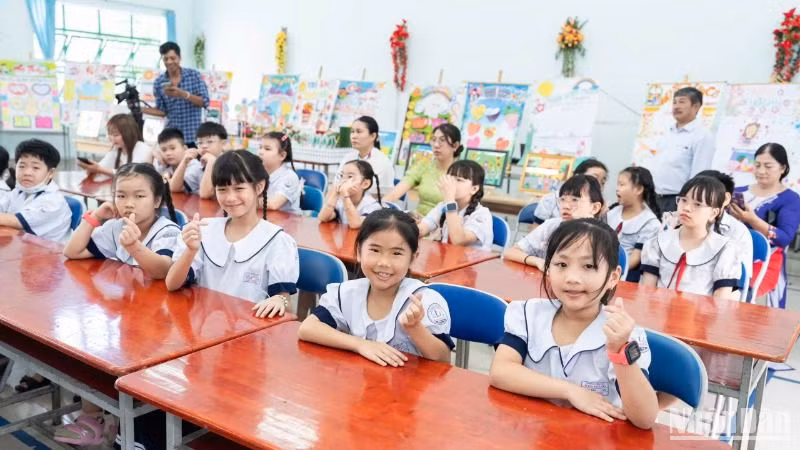 Thông qua các tác động của dự án, trẻ em và thanh thiếu niên, đặc biệt là trẻ em thuộc các gia đình có hoàn cảnh khó khăn trên địa bàn, chương trình hoạt động sẽ được bảo đảm một môi trường học tập an toàn và hòa nhập. Thông qua các tác động của dự án, trẻ em và thanh thiếu niên, đặc biệt là trẻ em thuộc các gia đình có hoàn cảnh khó khăn trên địa bàn, chương trình hoạt động sẽ được bảo đảm một môi trường học tập an toàn và hòa nhập.