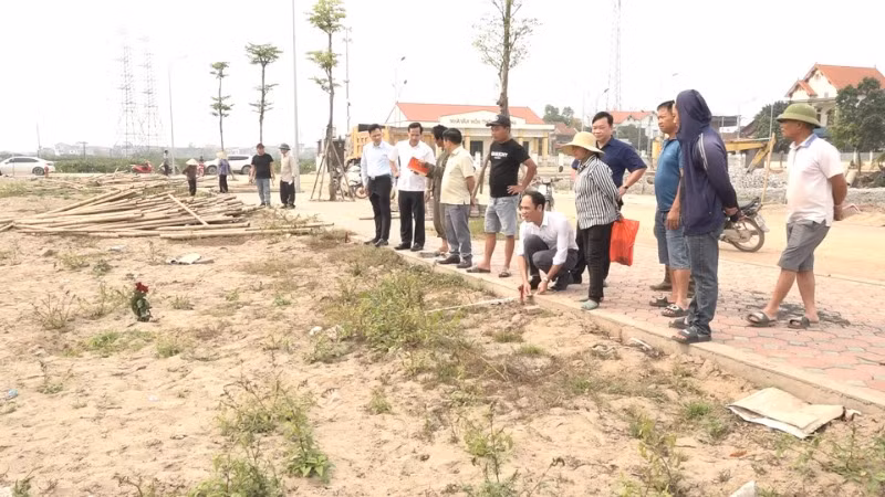 Huyện Văn Giang, Hưng Yên bàn giao đất tái định cư cho hộ dân liên quan Dự án đường Vành đai 4. (Ảnh: Cổng Thông tin điện tử tỉnh Hưng Yên)