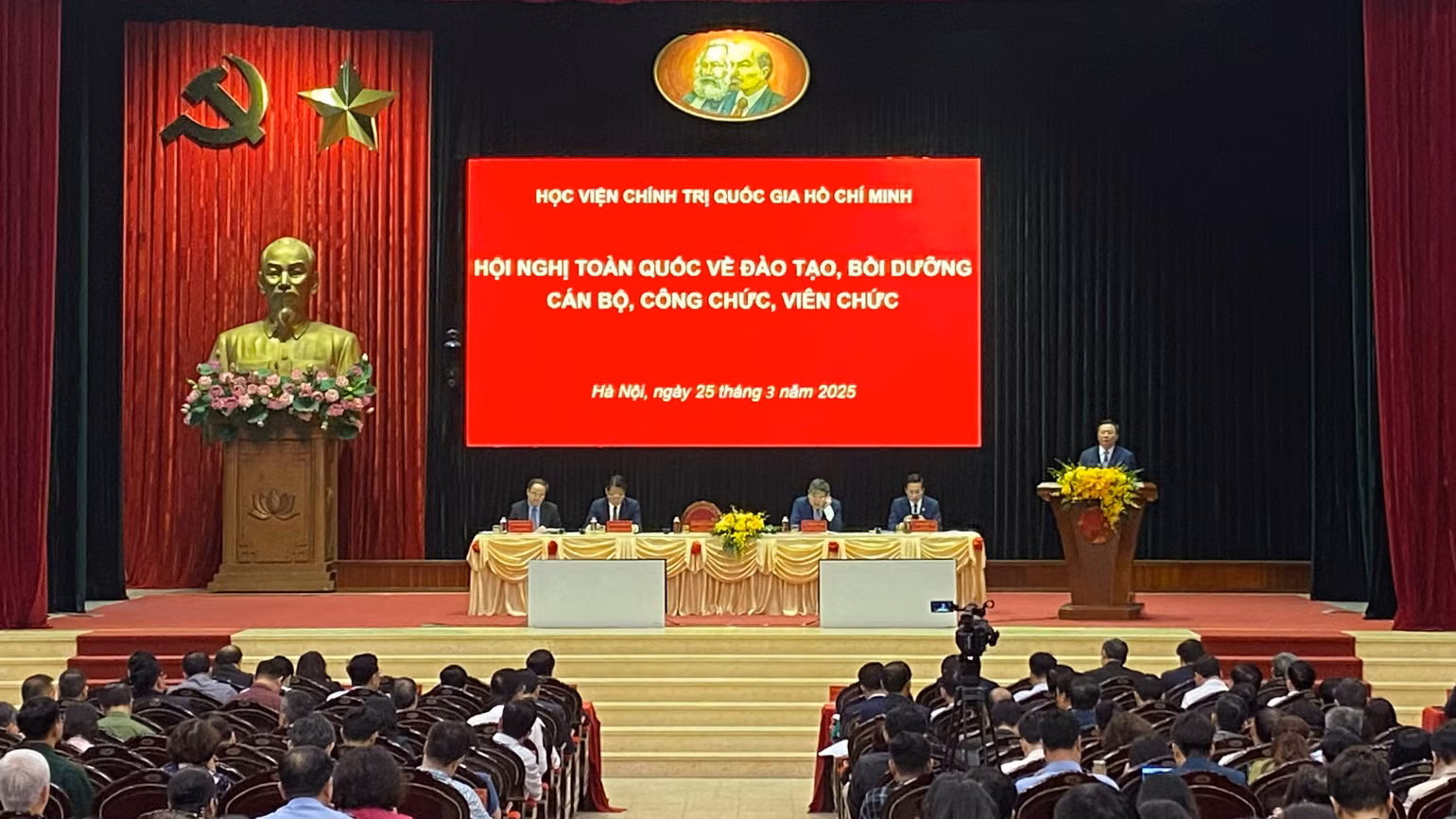 Quang cảnh hội nghị. Quang cảnh hội nghị.