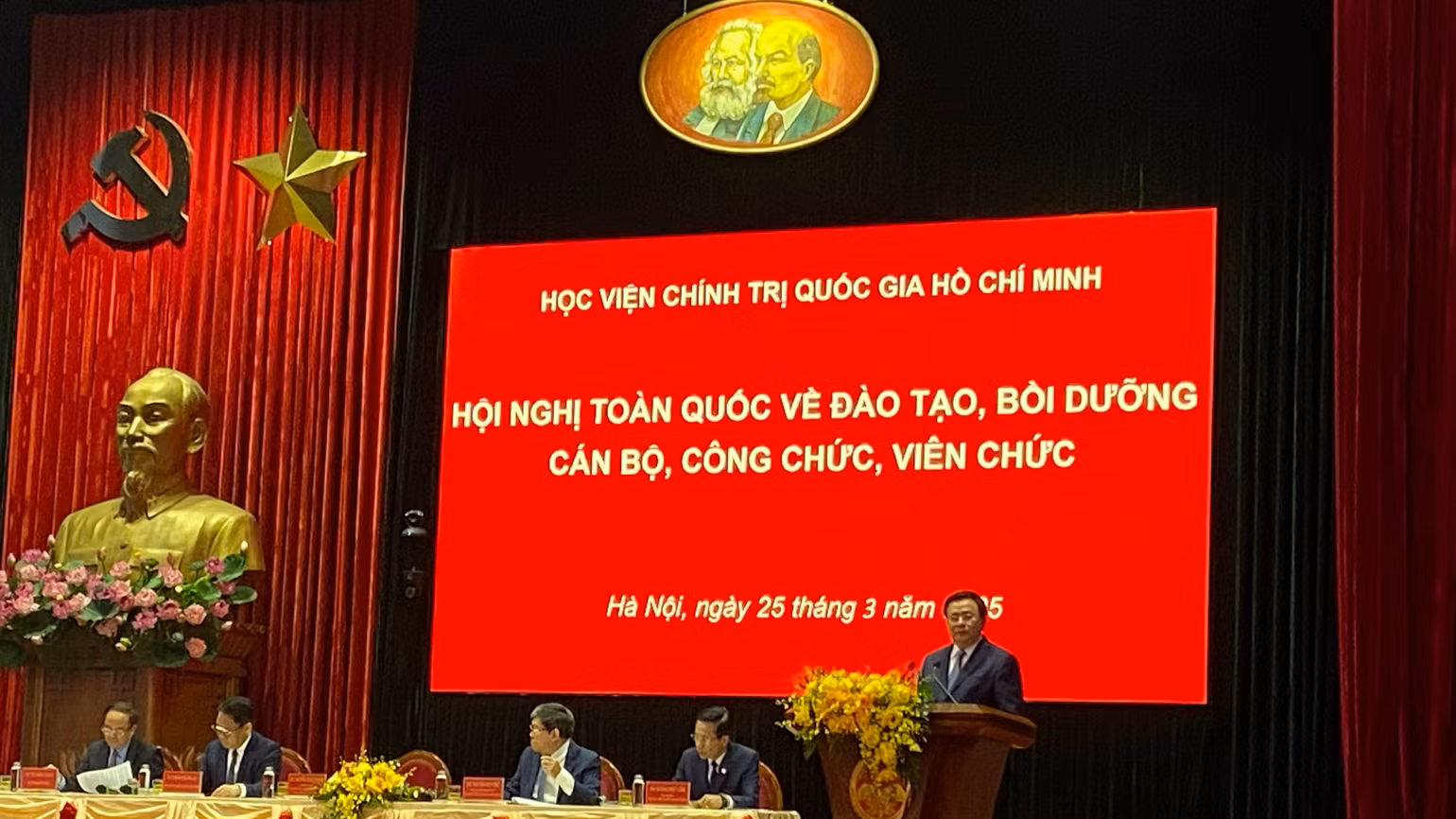 Đồng chí Nguyễn Xuân Thắng phát biểu chỉ đạo hội nghị. Đồng chí Nguyễn Xuân Thắng phát biểu chỉ đạo hội nghị.
