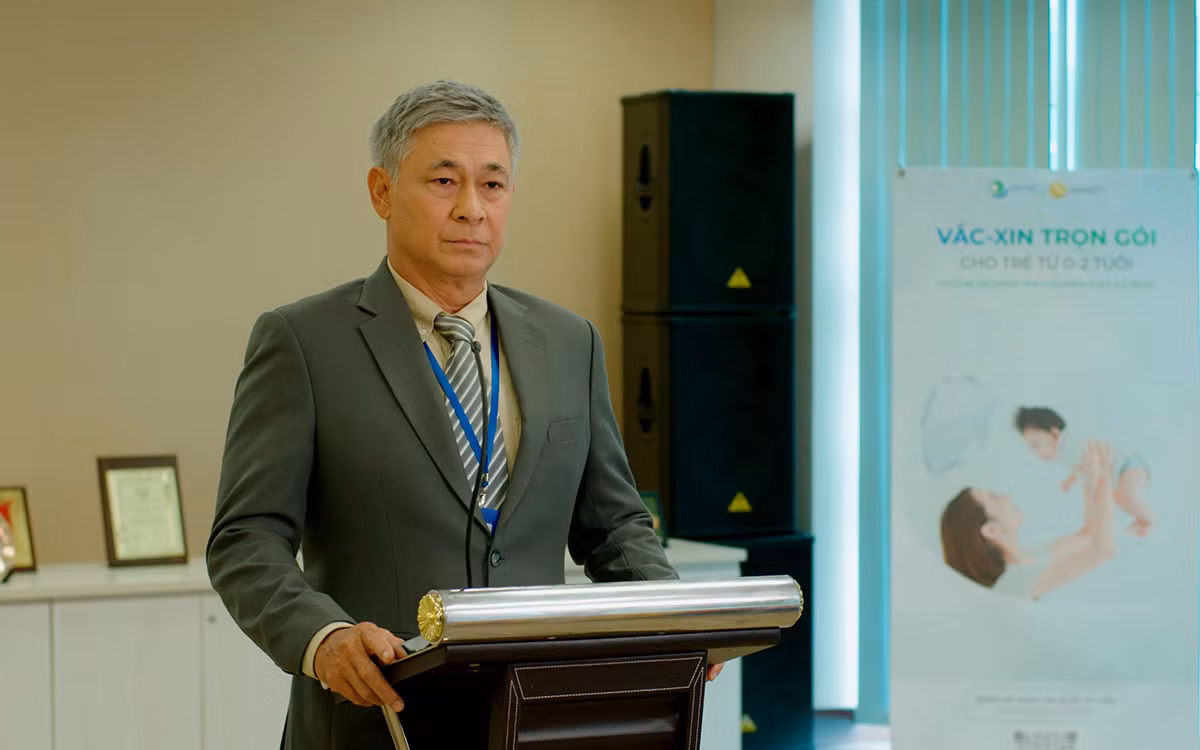 Diễn viên Tùng Yuki vai Giáo sư Phúc.