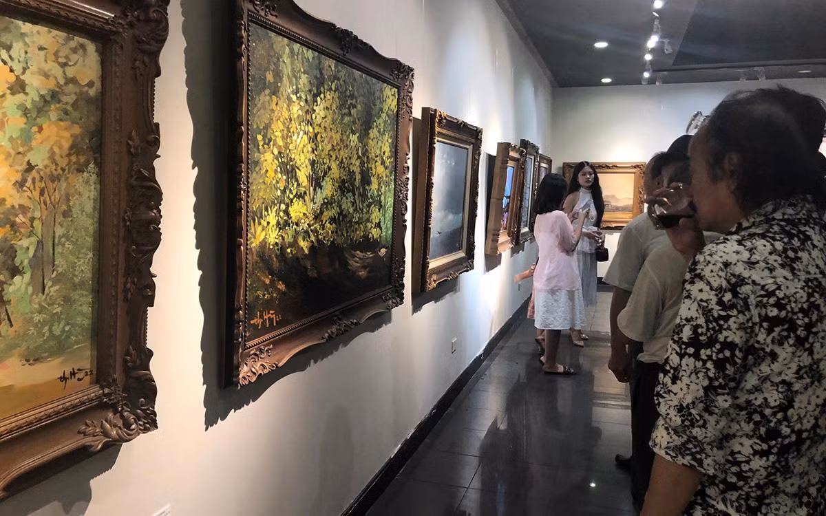 Triển lãm thu hút sự chú ý của đông đảo người xem Triển lãm thu hút sự chú ý của đông đảo người xem