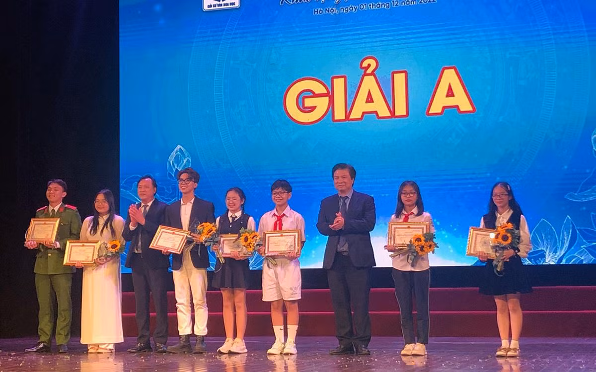 Các thí sinh giành giải A. Các thí sinh giành giải A.