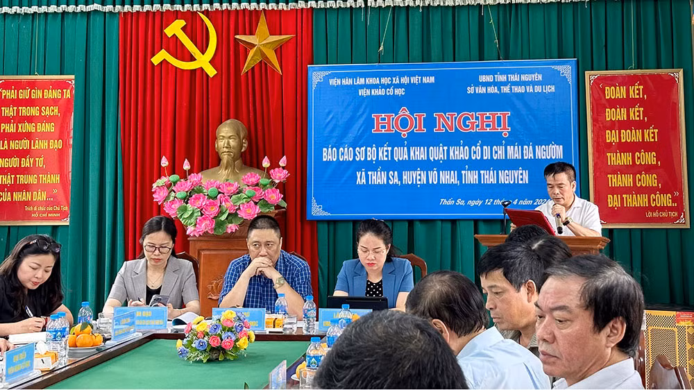 Hội nghị Báo cáo sơ bộ kết quả khai quật di chỉ Mái đá Ngườm. Hội nghị Báo cáo sơ bộ kết quả khai quật di chỉ Mái đá Ngườm.