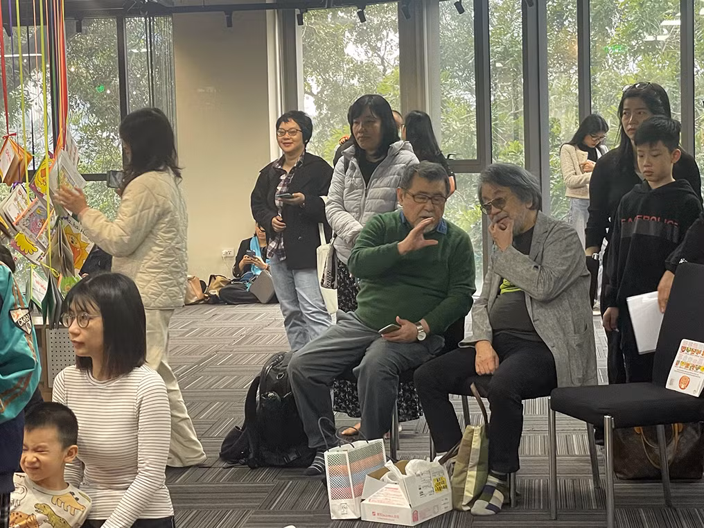 Chiếc túi và hộp chứa những trò chơi thú vị của tác giả Yuichi Kimura. Chiếc túi và hộp chứa những trò chơi thú vị của tác giả Yuichi Kimura.