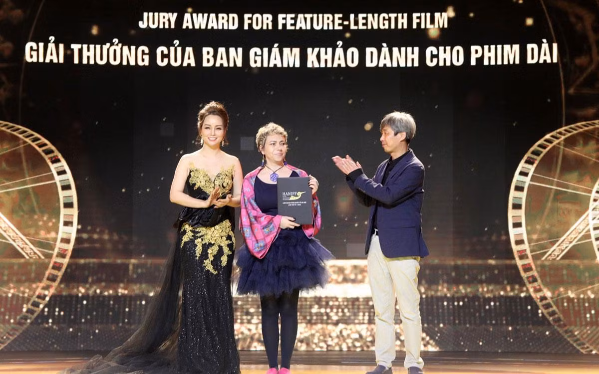 Giải Giám khảo dành cho phim dài.