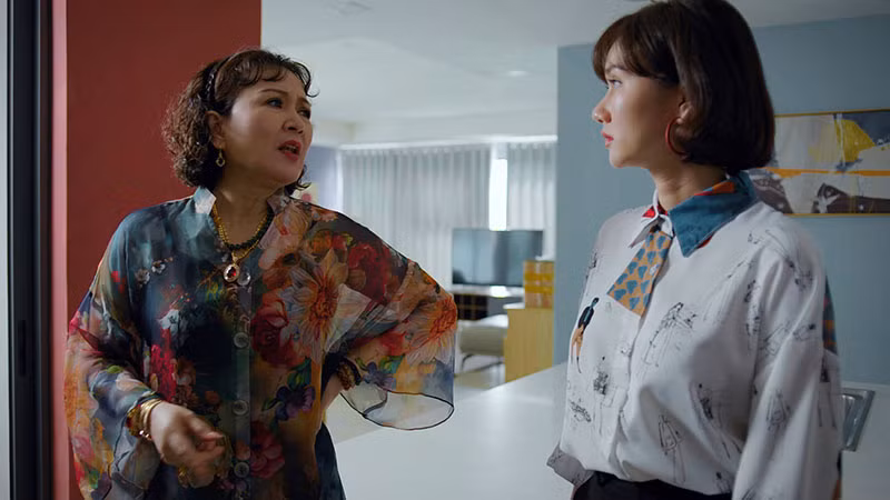 Hương Giang ở “Món quà của cha” khó xử trong "mớ bòng bong" giữa chồng và mẹ. Hương Giang ở “Món quà của cha” khó xử trong "mớ bòng bong" giữa chồng và mẹ.