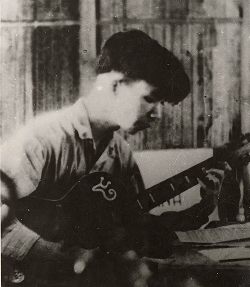 Nhạc sĩ Văn Cao năm 1947. Ảnh: Trần Văn Lưu. (Nguồn: Trung tâm Lưu trữ quốc gia III) Nhạc sĩ Văn Cao năm 1947. Ảnh: Trần Văn Lưu. (Nguồn: Trung tâm Lưu trữ quốc gia III)