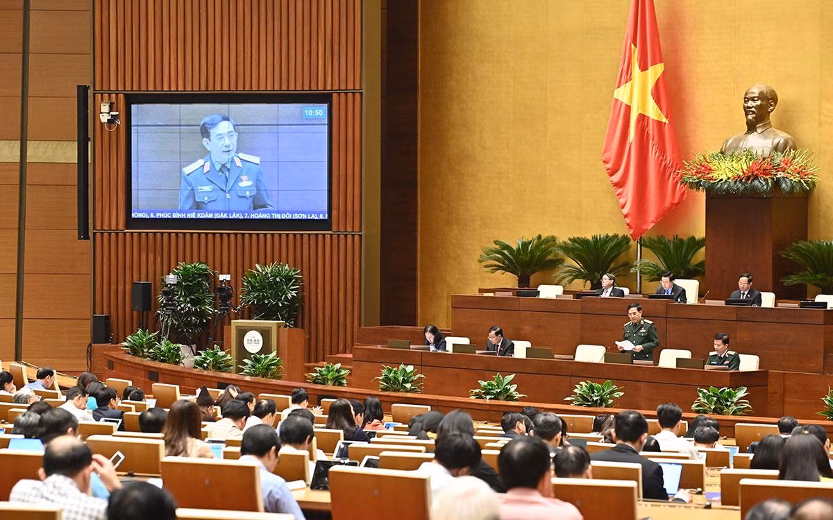 Ngoài ra, trong tuần họp vừa qua, các đại biểu Quốc hội tiếp tục dành thời gian để thảo luận một số dự án luật như: Luật Giá (sửa đổi), Luật Đấu thầu (sửa đổi),… cũng thảo luận các báo cáo công tác của Chánh án Tòa án nhân dân tối cao, Viện trưởng Viện Kiểm sát nhân dân tối cao; công tác phòng, chống tội phạm và vi phạm pháp luật; công tác thi hành án; công tác phòng, chống tham nhũng năm 2022. Ngoài ra, trong tuần họp vừa qua, các đại biểu Quốc hội tiếp tục dành thời gian để thảo luận một số dự án luật như: Luật Giá (sửa đổi), Luật Đấu thầu (sửa đổi),… cũng thảo luận các báo cáo công tác của Chánh án Tòa án nhân dân tối cao, Viện trưởng Viện Kiểm sát nhân dân tối cao; công tác phòng, chống tội phạm và vi phạm pháp luật; công tác thi hành án; công tác phòng, chống tham nhũng năm 2022.