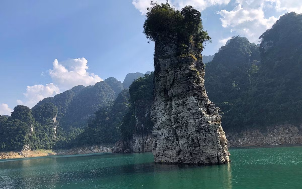 Cọc Vài nổi tiếng trên hồ Na Hang ở Tuyên Quang. Cọc Vài nổi tiếng trên hồ Na Hang ở Tuyên Quang.