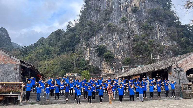 Một cảnh quay được thực hiện tại ngôi chợ cổ Đồng Văn.