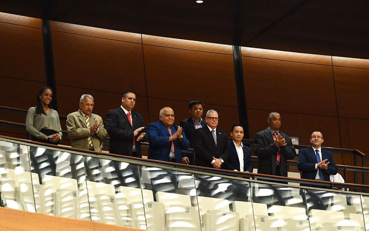 Đoàn của Tổng Thư ký Quốc hội và Hội đồng Nhà nước Cuba do đồng chí Homero Acosta Álvarez, Ủy viên Trung ương Đảng, Tổng Thư ký Quốc hội và Hội đồng Nhà nước Cuba làm Trưởng đoàn, dự khán một phiên họp của Quốc hội tại tuần làm việc thứ tư. Đoàn của Tổng Thư ký Quốc hội và Hội đồng Nhà nước Cuba do đồng chí Homero Acosta Álvarez, Ủy viên Trung ương Đảng, Tổng Thư ký Quốc hội và Hội đồng Nhà nước Cuba làm Trưởng đoàn, dự khán một phiên họp của Quốc hội tại tuần làm việc thứ tư.