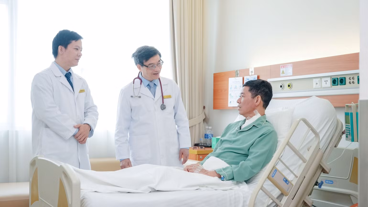 Chỉ sau 1 ngày phẫu thuật, bệnh nhân có thể cử động thoải mái và xuất viện ngay sau một tuần. Chỉ sau 1 ngày phẫu thuật, bệnh nhân có thể cử động thoải mái và xuất viện ngay sau một tuần.