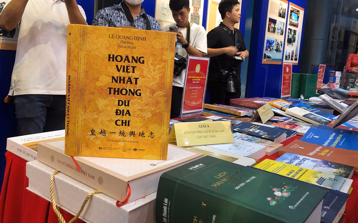 Trưng bày sách đoạt giải Sách Quốc gia năm 2022. Trưng bày sách đoạt giải Sách Quốc gia năm 2022.
