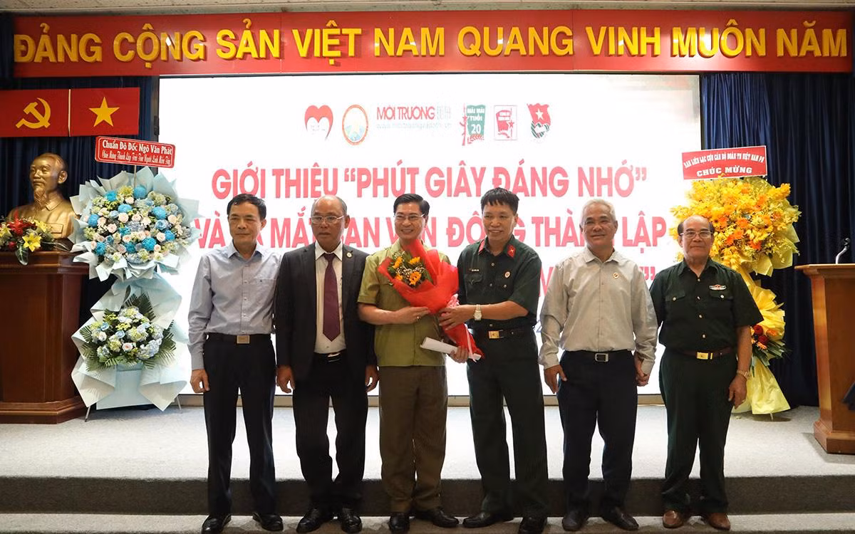 Ra mắt Ban vận động thành lập Câu lạc bộ “Trái tim người lính miền Tây”. Ra mắt Ban vận động thành lập Câu lạc bộ “Trái tim người lính miền Tây”.