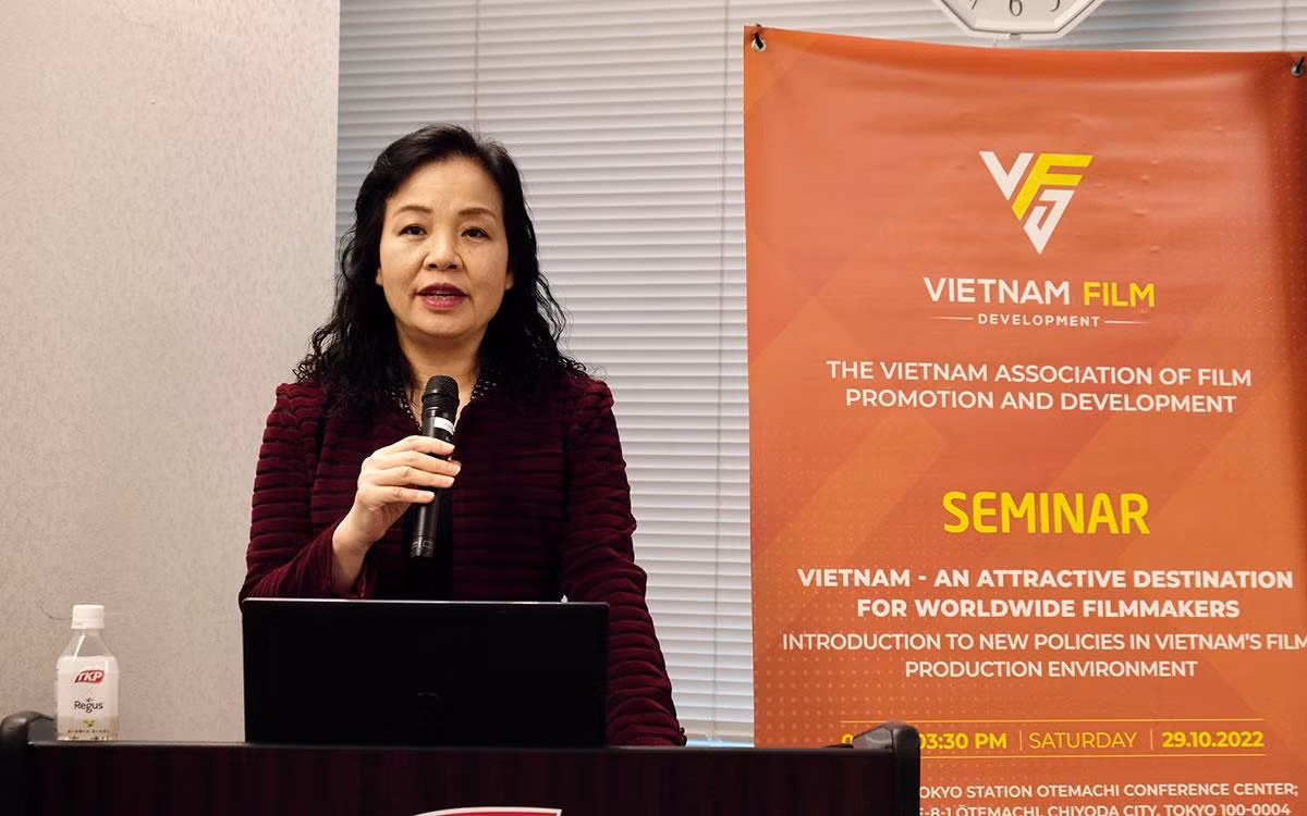 Tiến sĩ Ngô Phương Lan–Chủ tịch Hiệp hội Xúc tiến phát triển Điện ảnh Việt Nam. Tiến sĩ Ngô Phương Lan–Chủ tịch Hiệp hội Xúc tiến phát triển Điện ảnh Việt Nam.