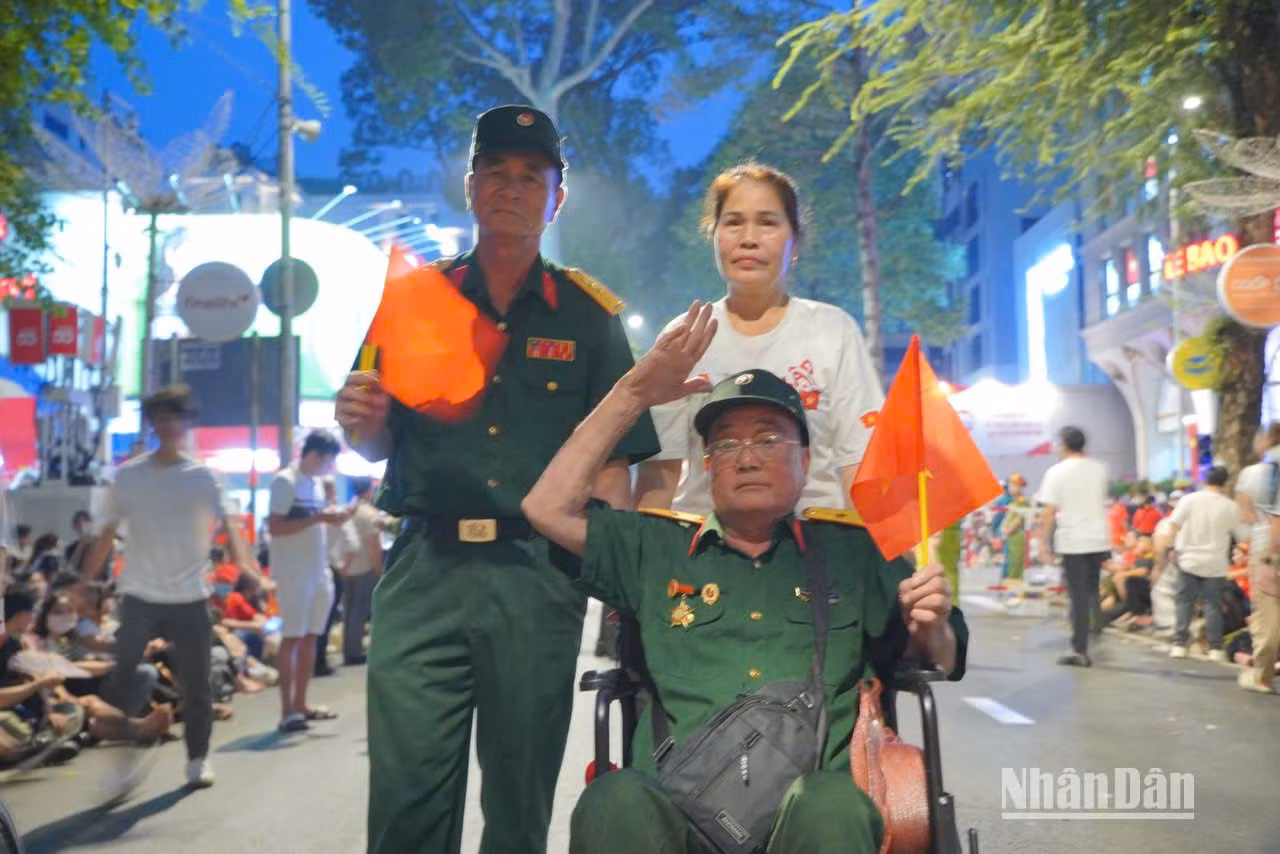 Hai anh em cựu chiến binh, thương binh Trần Văn Phúc và Trần Văn Trường, từng tham gia Chiến dịch Hồ Chí Minh lịch sử mùa Xuân 1975.