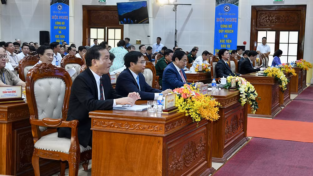 Thủ tướng Phạm Minh Chính và các đại biểu dự Hội nghị. Thủ tướng Phạm Minh Chính và các đại biểu dự Hội nghị.
