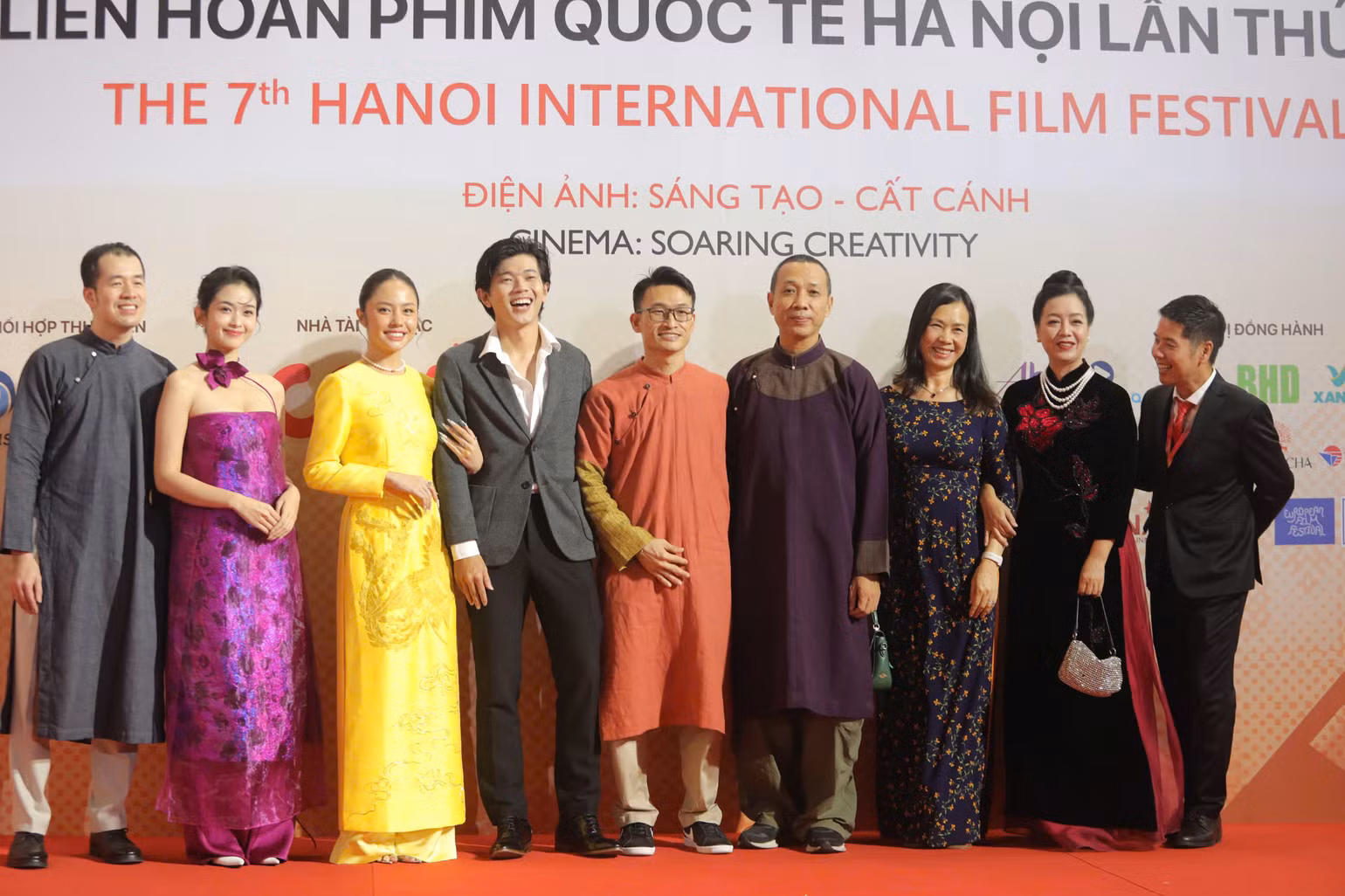 Niềm vui của các nghệ sĩ tại Liên hoan phim. Niềm vui của các nghệ sĩ tại Liên hoan phim.
