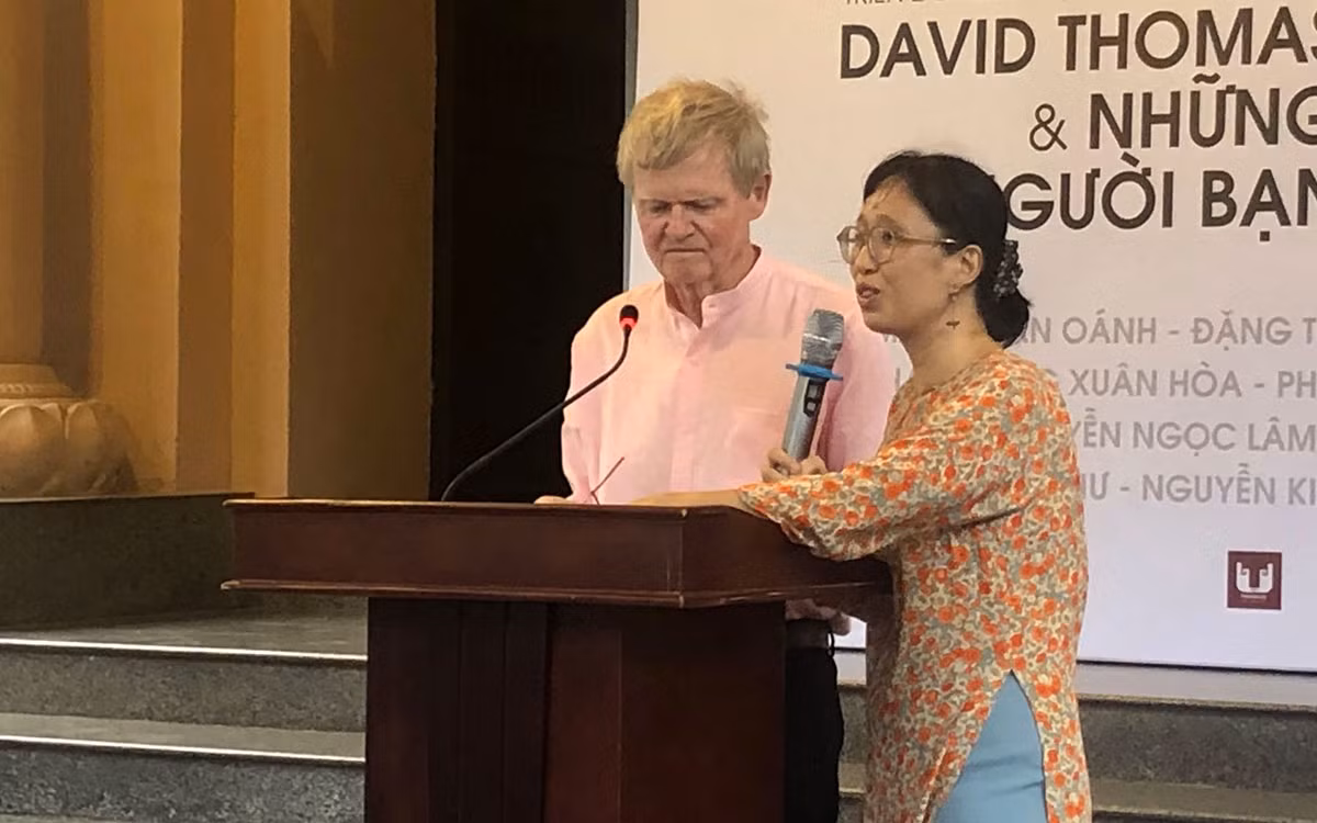 Họa sĩ David Thomas xúc động khi trở lại Việt Nam. Họa sĩ David Thomas xúc động khi trở lại Việt Nam.