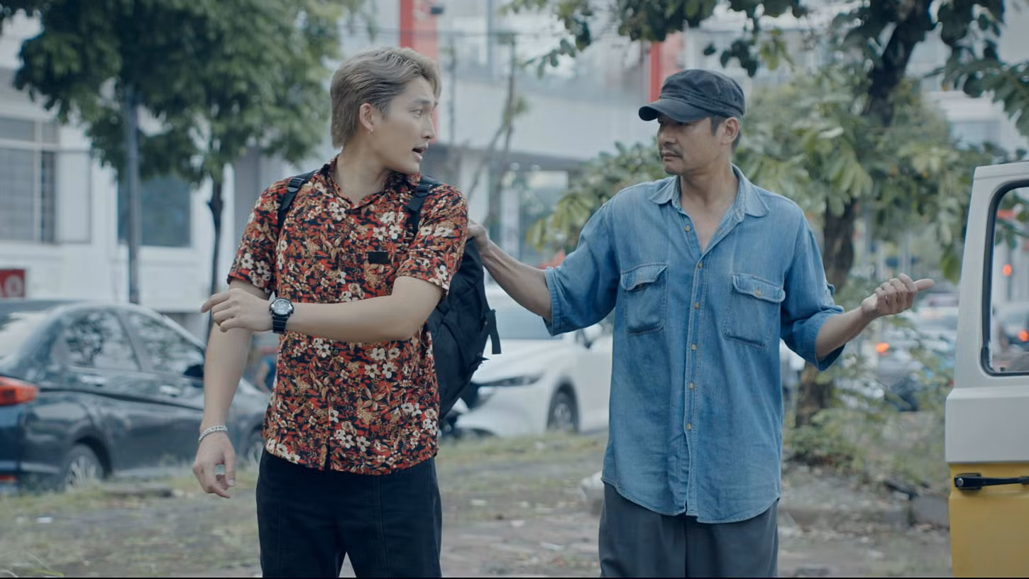NSƯT Võ Hoài Nam và diễn viên Đình Tú trong phim.