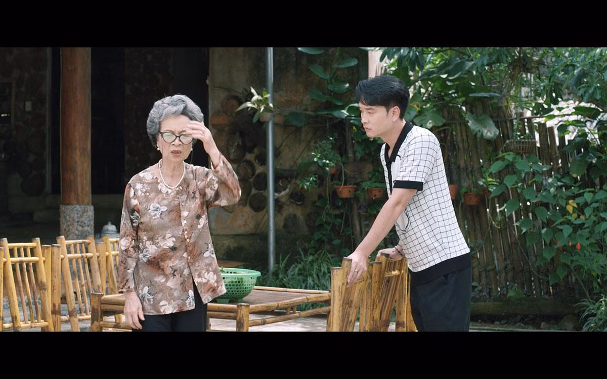 Nghệ sĩ Tuyết Liên trong phim. Nghệ sĩ Tuyết Liên trong phim.