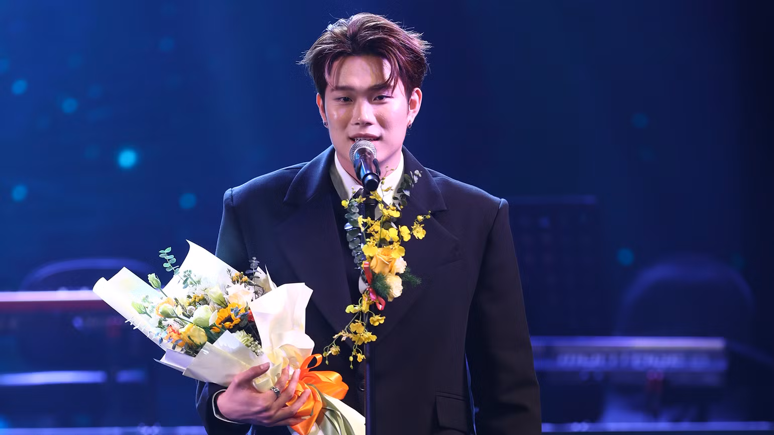 Dương Domic nhận giải Nghệ sĩ mới của năm. Dương Domic nhận giải Nghệ sĩ mới của năm.