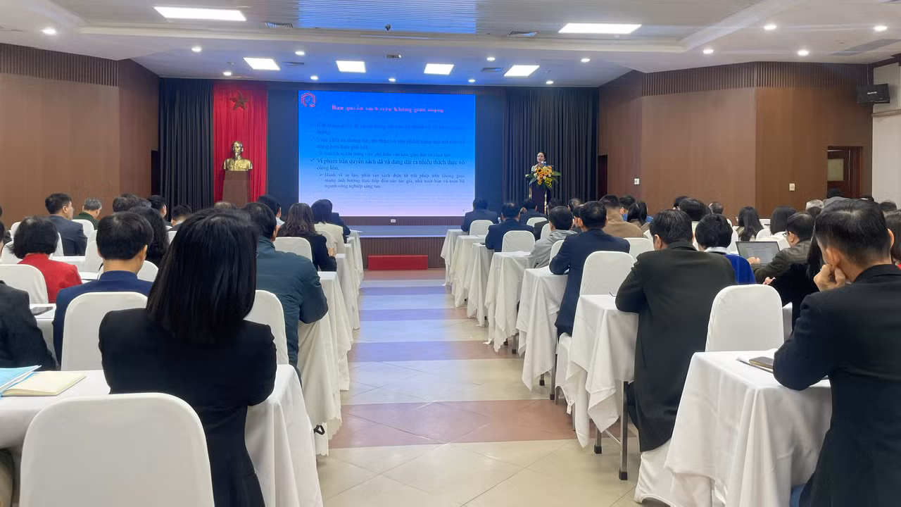 Đông đảo các địa phương, các đơn vị xuất bản, các cơ quan, ban ngành liên quan đã đến dự Hội nghị. Đông đảo các địa phương, các đơn vị xuất bản, các cơ quan, ban ngành liên quan đã đến dự Hội nghị.