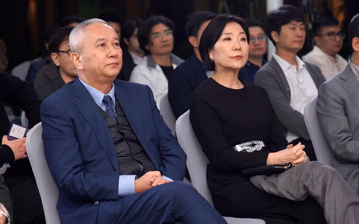 Đại sứ Đặc mệnh toàn quyền Hàn Quốc tại Việt Nam Oh Young-ju và cựu Đại sứ Việt Nam tại Hàn Quốc Nguyễn Vũ Tú dự lễ ra mắt Hãng phim.