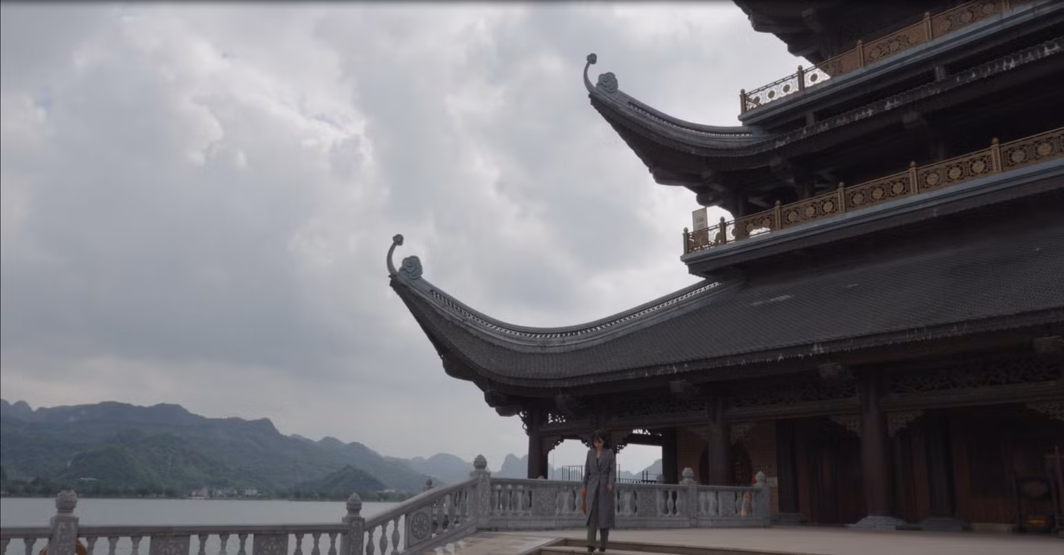 Hình ảnh trong MV. Hình ảnh trong MV.
