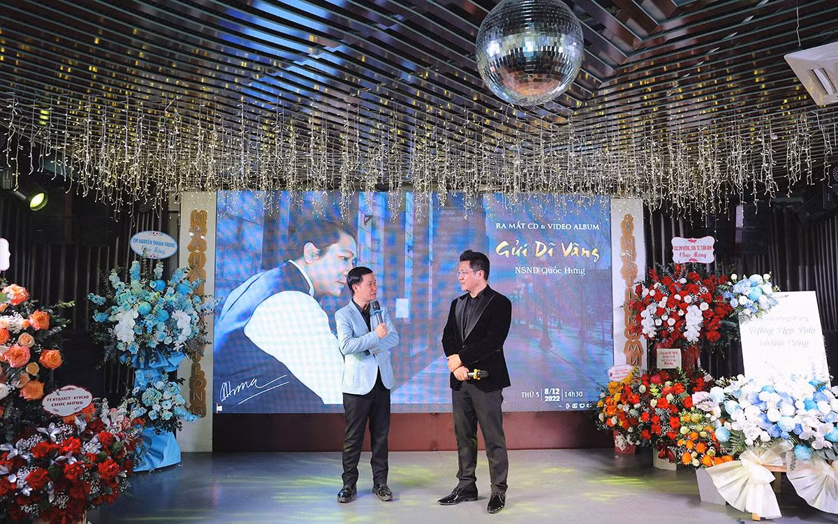 NSND Quốc Hưng chia sẻ về album "Gửi dĩ vãng". NSND Quốc Hưng chia sẻ về album "Gửi dĩ vãng".