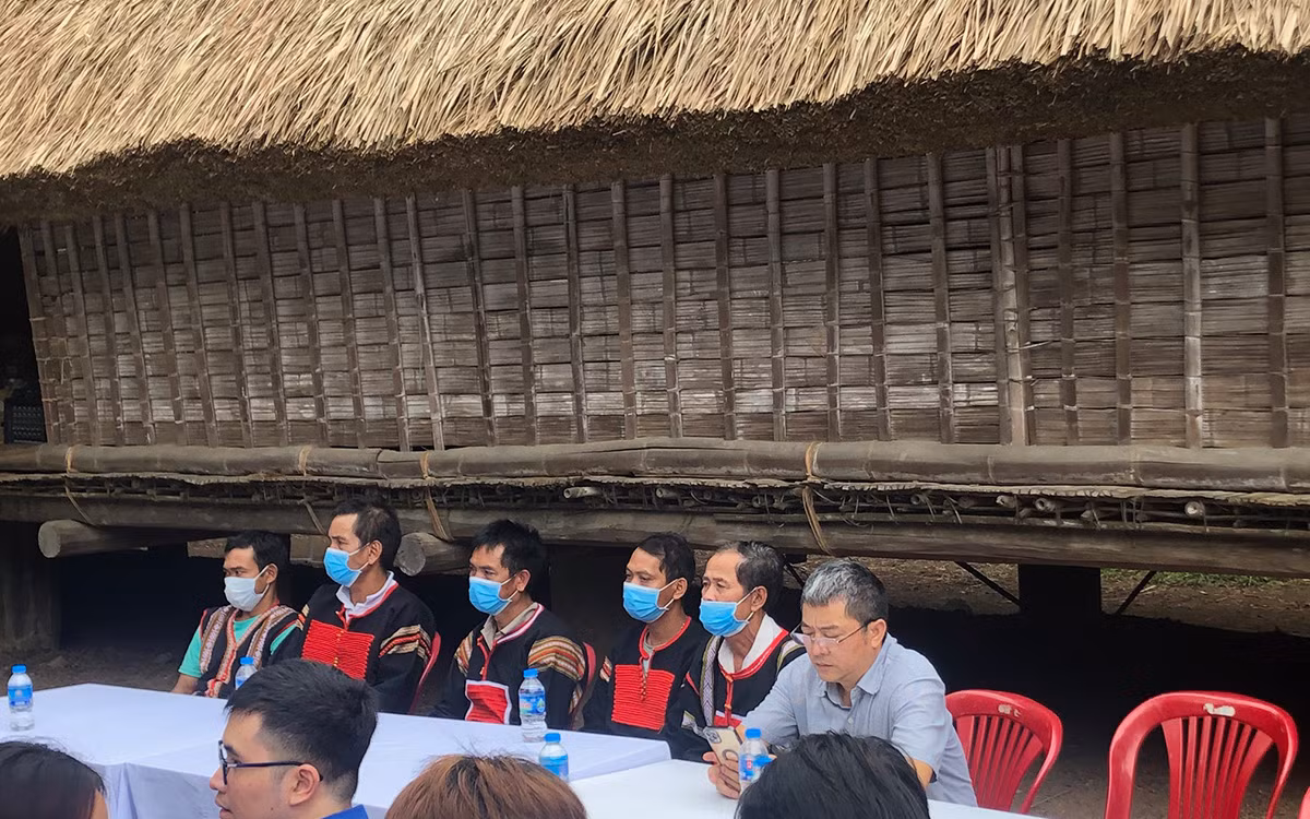 Trong số thợ sửa nhà, có những người còn rất trẻ.