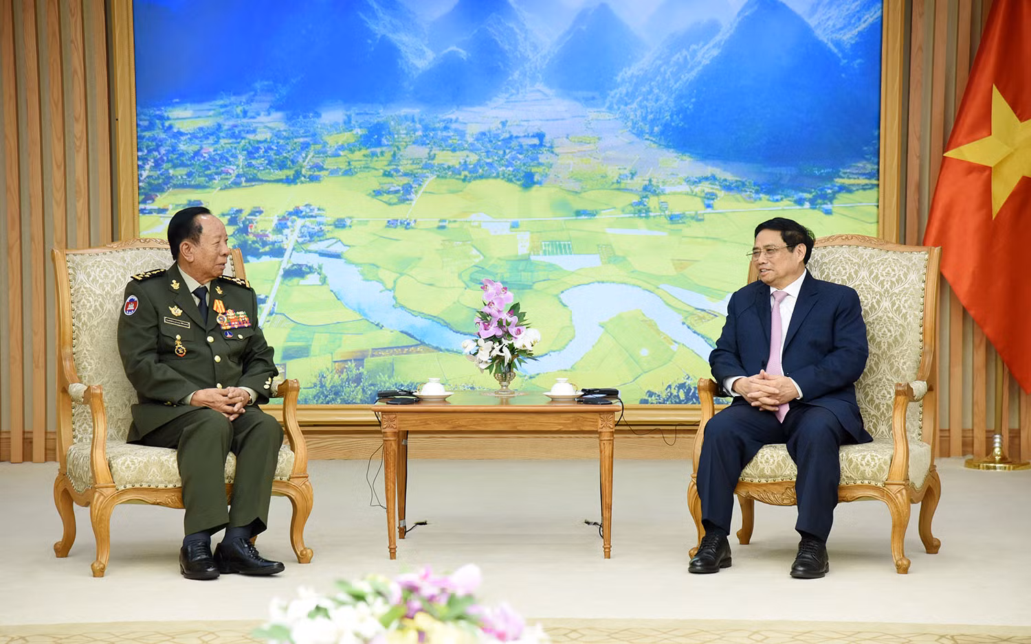 Thủ tướng Phạm Minh Chính tiếp Đại tướng Tea Banh, Phó Thủ tướng Chính phủ, Bộ trưởng Quốc phòng Vương quốc Campuchia.
