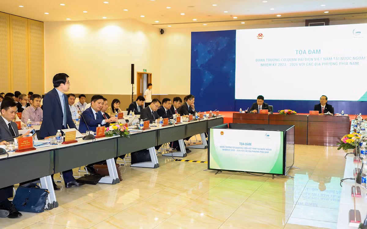 Các Trưởng Cơ quan đại diện Việt Nam tại nước ngoài phát biểu.