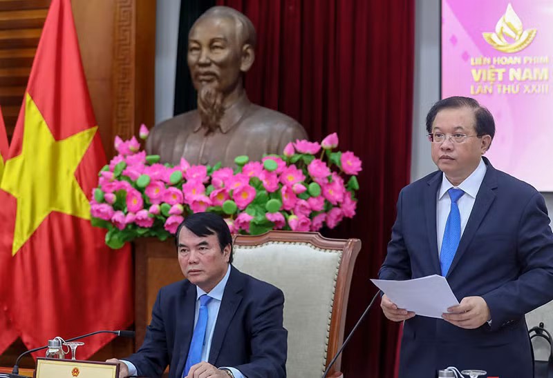Thứ trưởng Tạ Quang Đông thông tin về Liên hoan phim. Thứ trưởng Tạ Quang Đông thông tin về Liên hoan phim.
