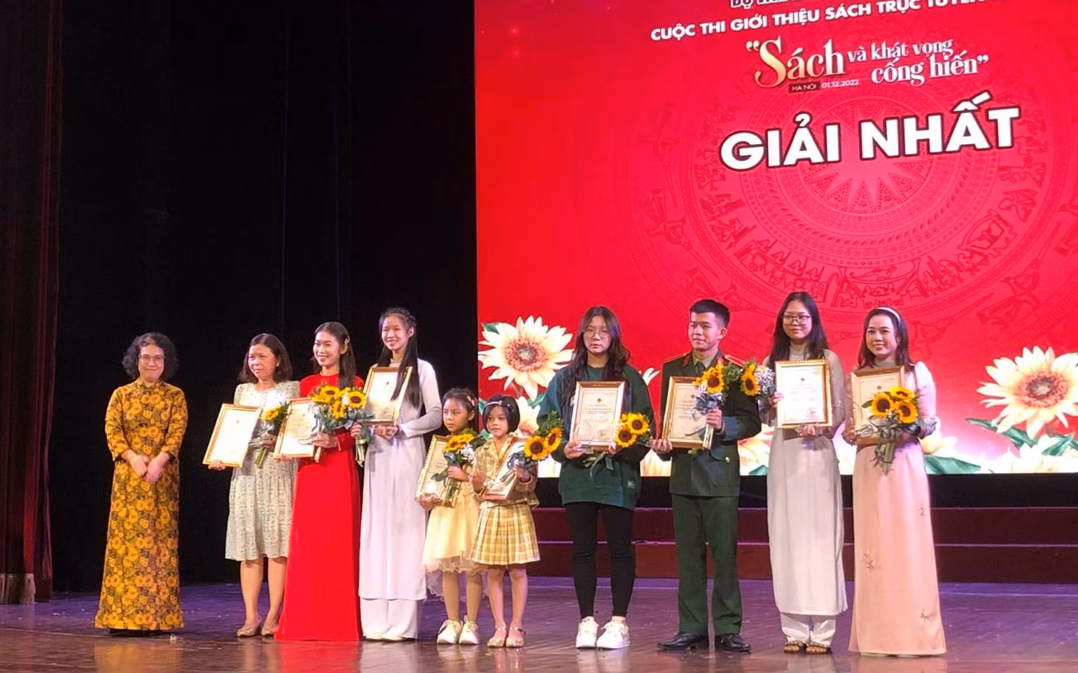 Các tác giả được giải Nhất.