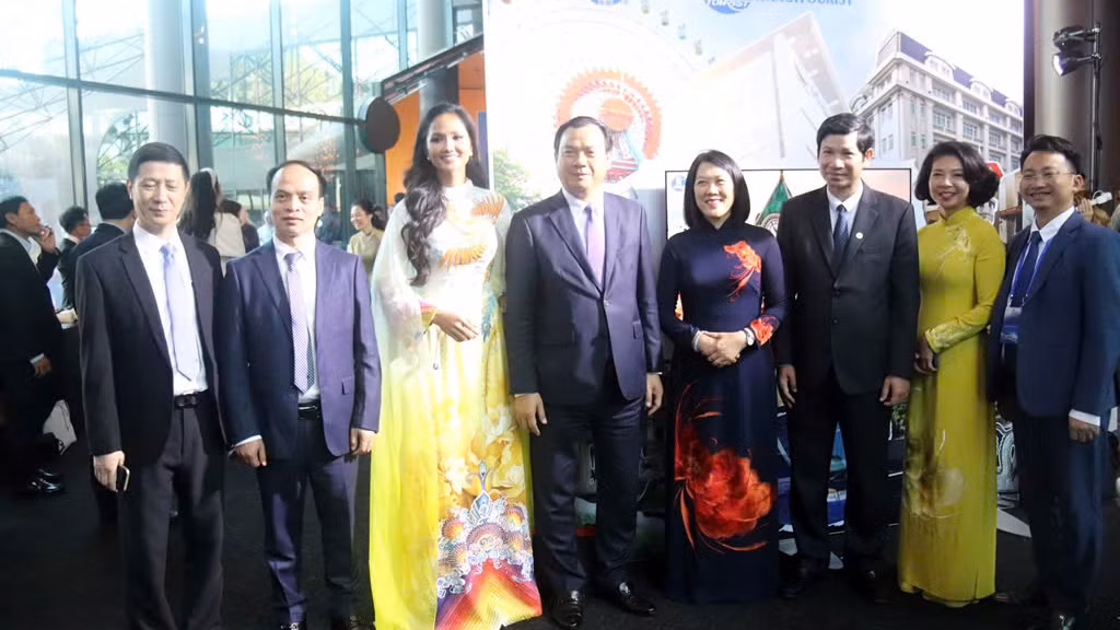 Các thành viên của đoàn công tác tại Chương trình.