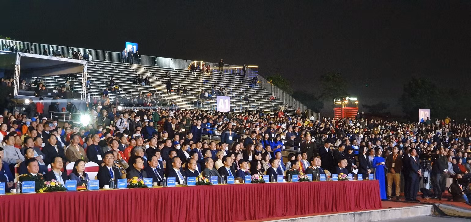 Các đại biểu dự lễ khai mạc Đại hội Thể thao toàn quốc lần thứ IX năm 2022. Các đại biểu dự lễ khai mạc Đại hội Thể thao toàn quốc lần thứ IX năm 2022.