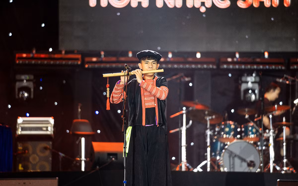Hà Quang Thái trình diễn tại chương trình.