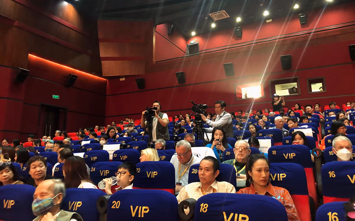 Khán giả trở lại đông đảo tại Liên hoan phim quốc tế Hà Nội 2022. Khán giả trở lại đông đảo tại Liên hoan phim quốc tế Hà Nội 2022.
