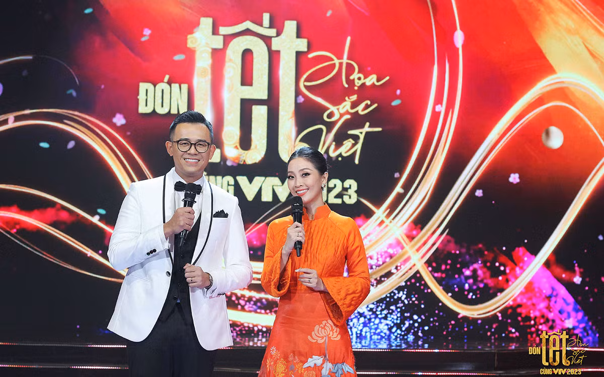 Các MC Đức Bảo và Liêu Hà Trinh.