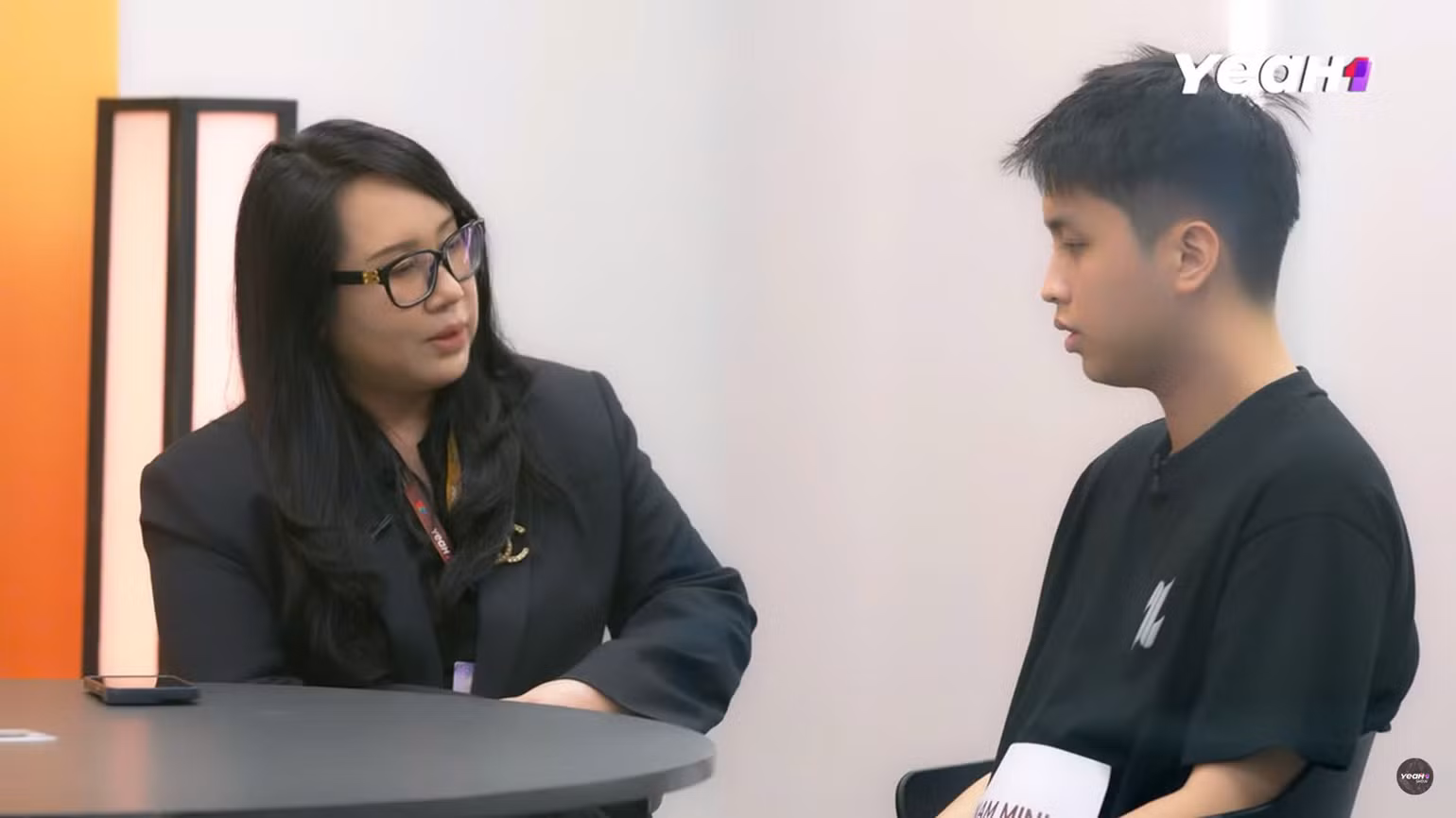 Nhà sản xuất Ngô Vân Hạnh và thí sinh Nam Minh.